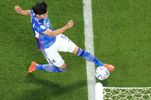 Vì sao bàn thắng gây tranh cãi của Nhật Bản được công nhận?